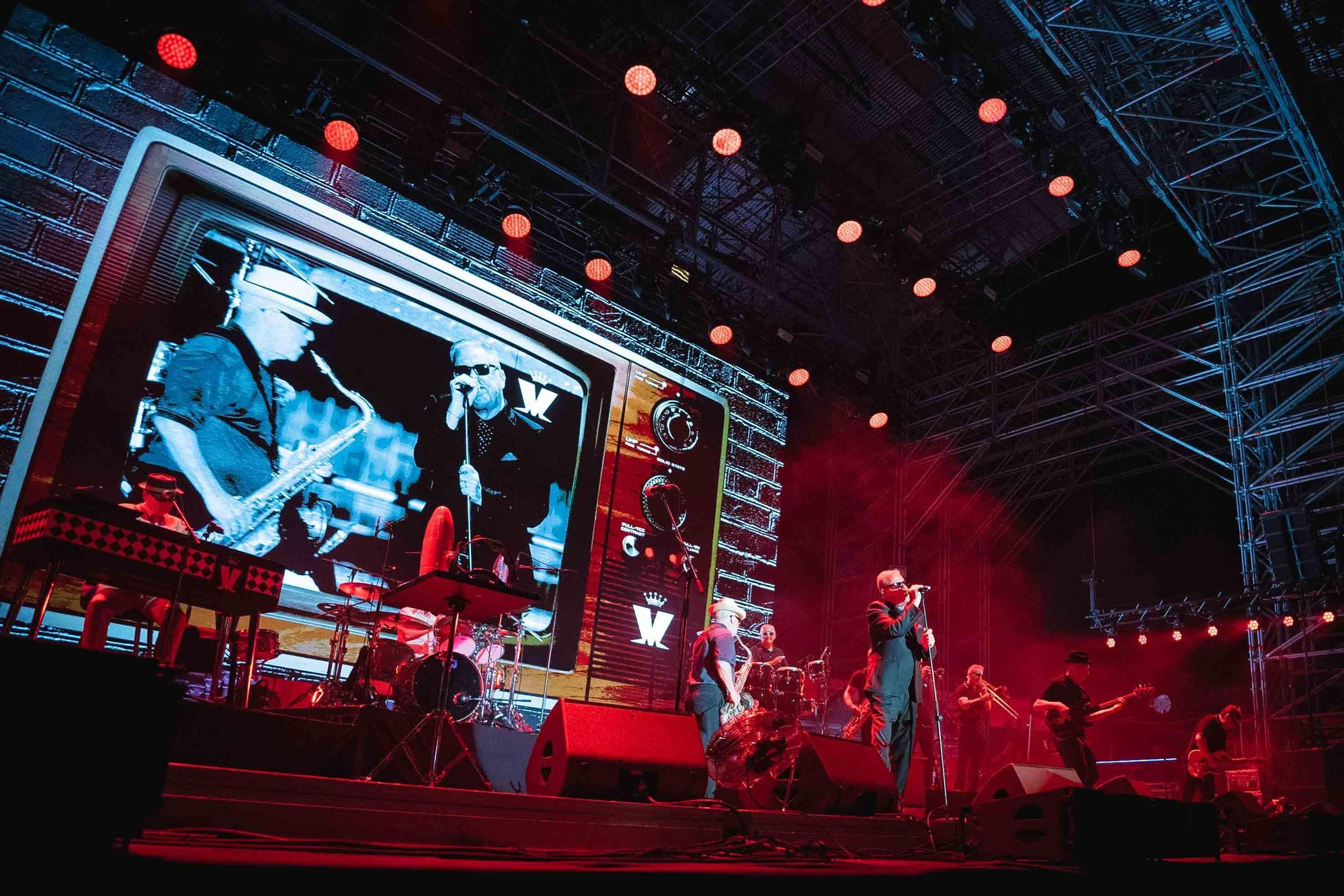 Las imágenes del concierto de Madness en la Paza de España