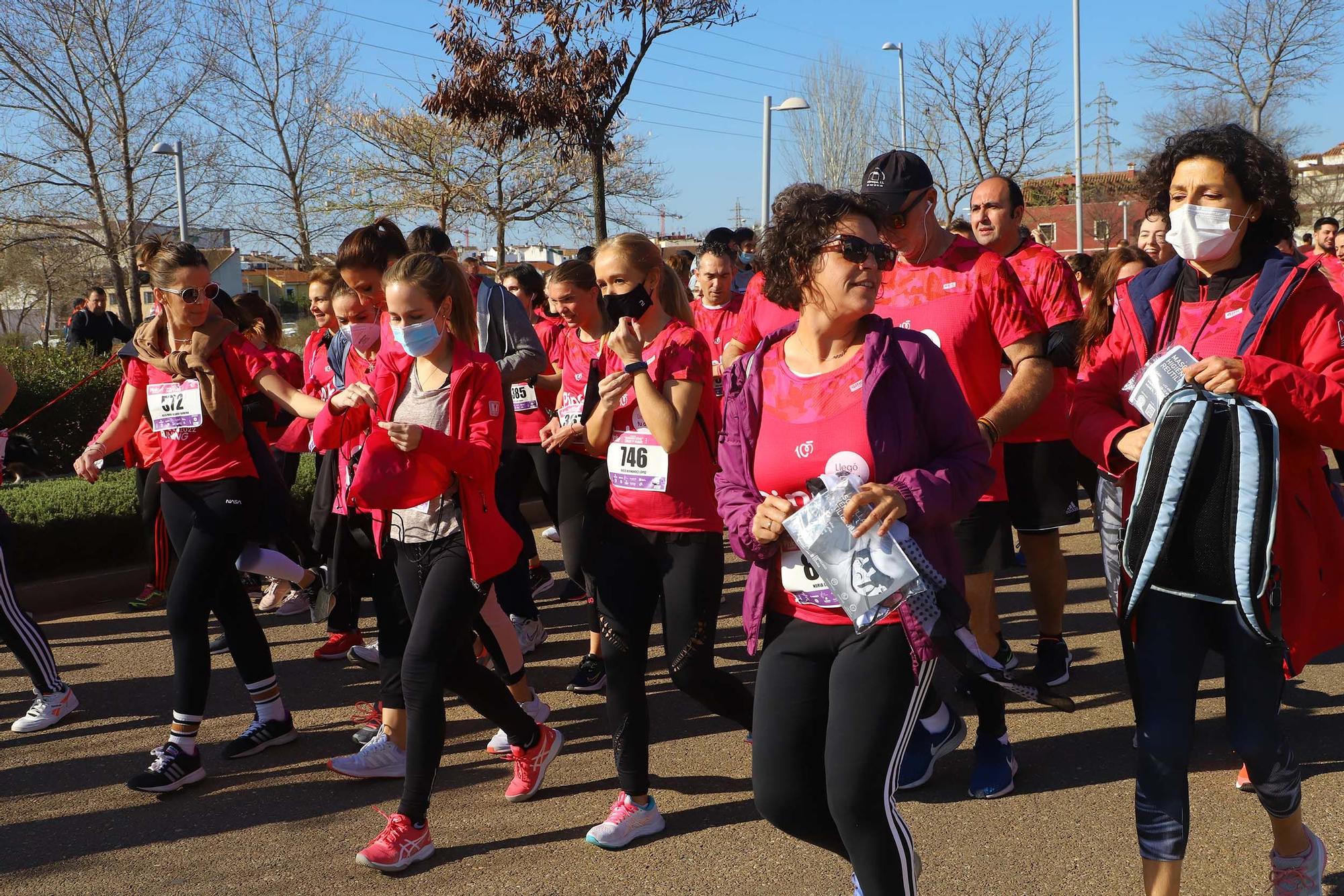 'Pink Running': más de 2.000 corredoras tiñen de rosa las calles de Córdoba