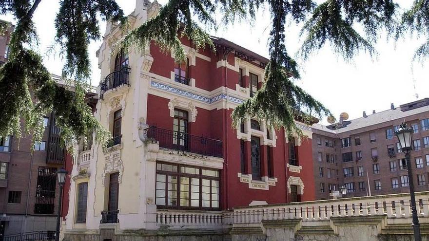 El edificio municipal que alberga la Fundación Gustavo Bueno.