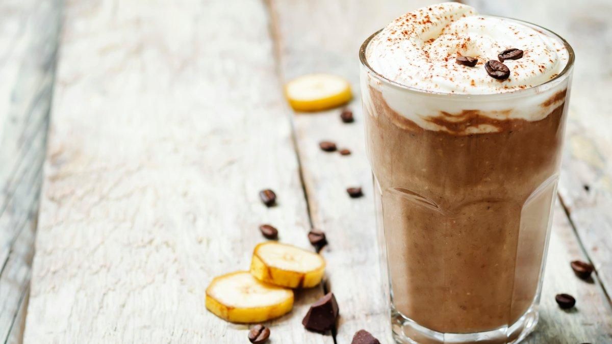 Qué es el Banana Coffee, la bebida de verano que está arrasando en búsquedas y vamos a traer a España