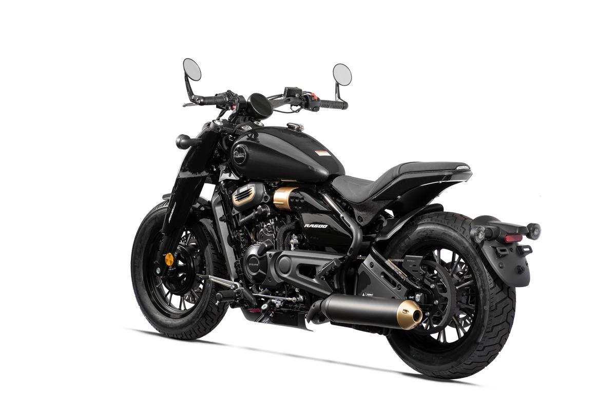 RA600, net ve sezgisel bir renkli LCD ekrana sahiptir