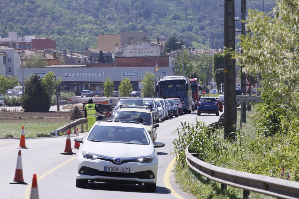 Cues a la «carretera de la Vergonya» per les obres