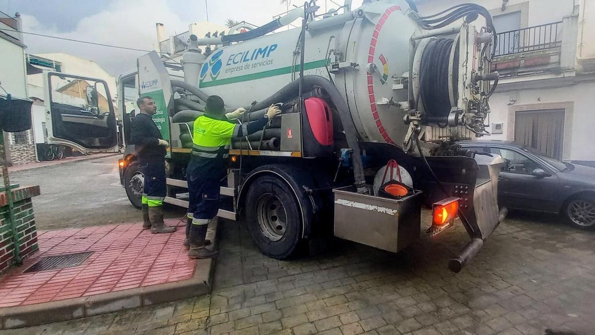 Las intensas lluvias provocan la muerte de 18 ovejas y embolsamientos de agua en Palma del Río