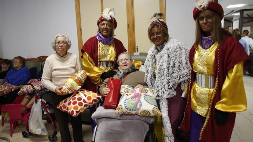 Los Reyes Magos también salen en las barriadas periféricas