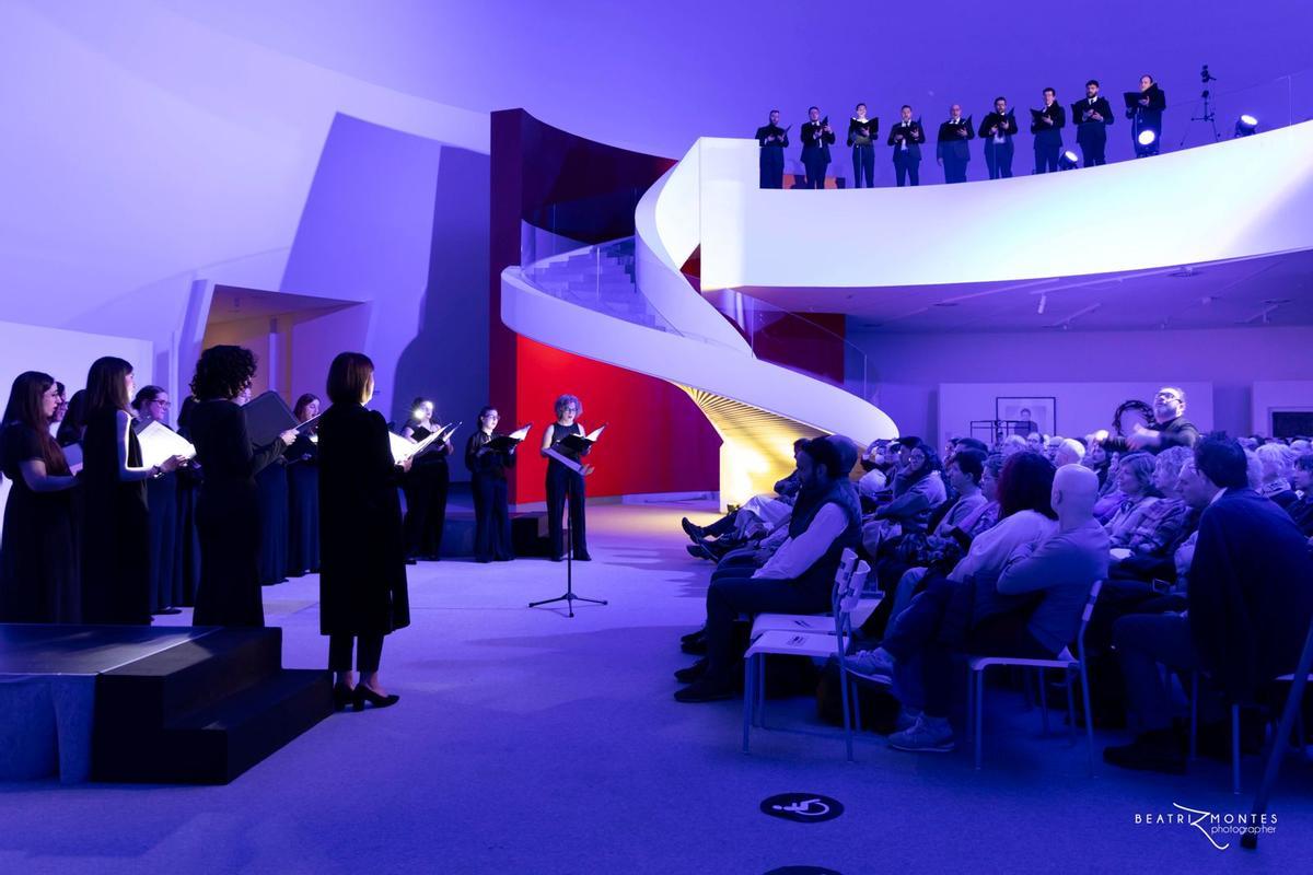 El coro de Luanco El León de Oro le grita al silencio