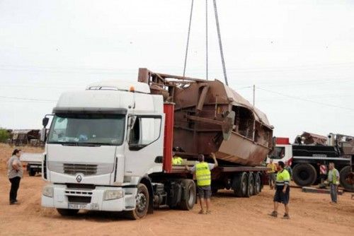 Treballs de retirada del tren descarrilat