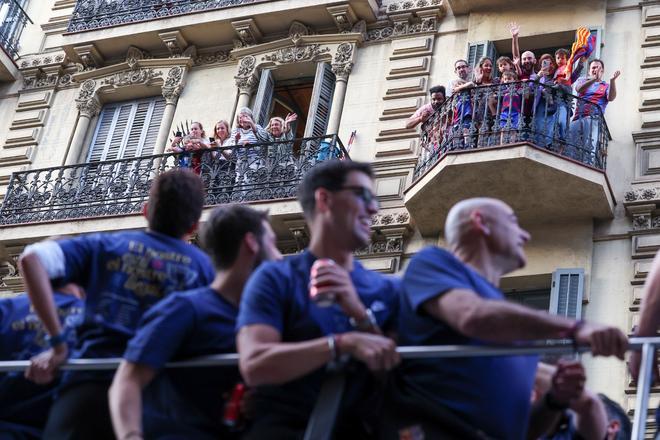 ¡De locos! Las mejores imágenes de una ciudad entregada al Barça