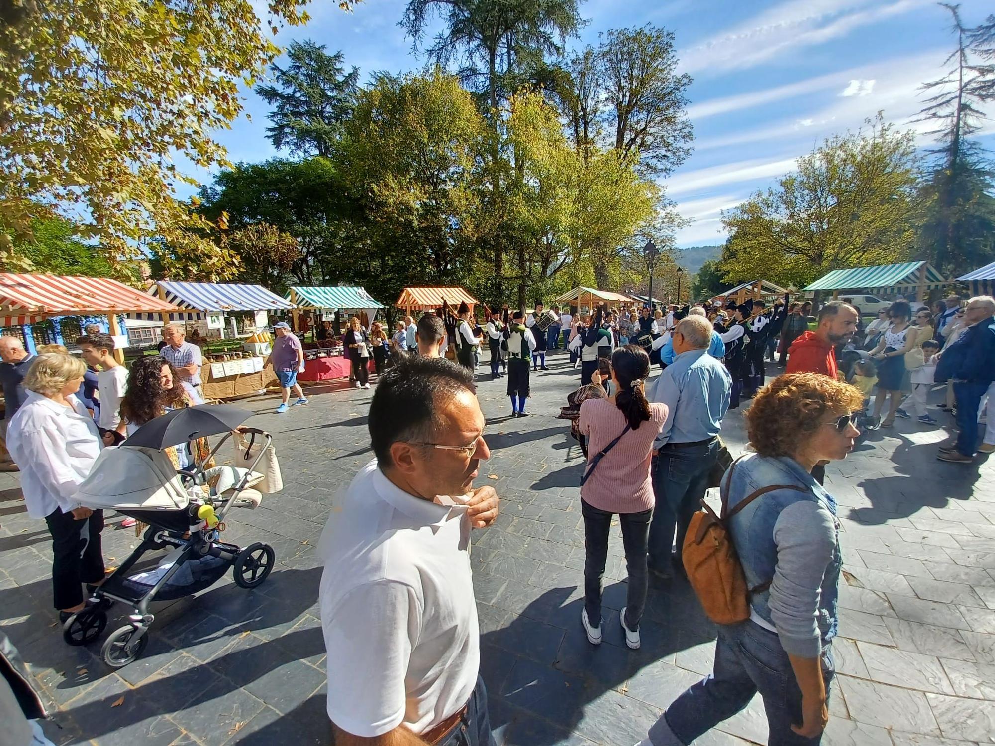 Grado, tradición y calidad en el gran mercadón de otoño: todas las imágenes de la cita dominical en la villa