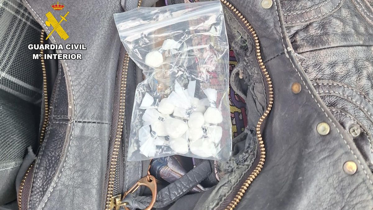 Una muestra de la droga sustraida en la operación.