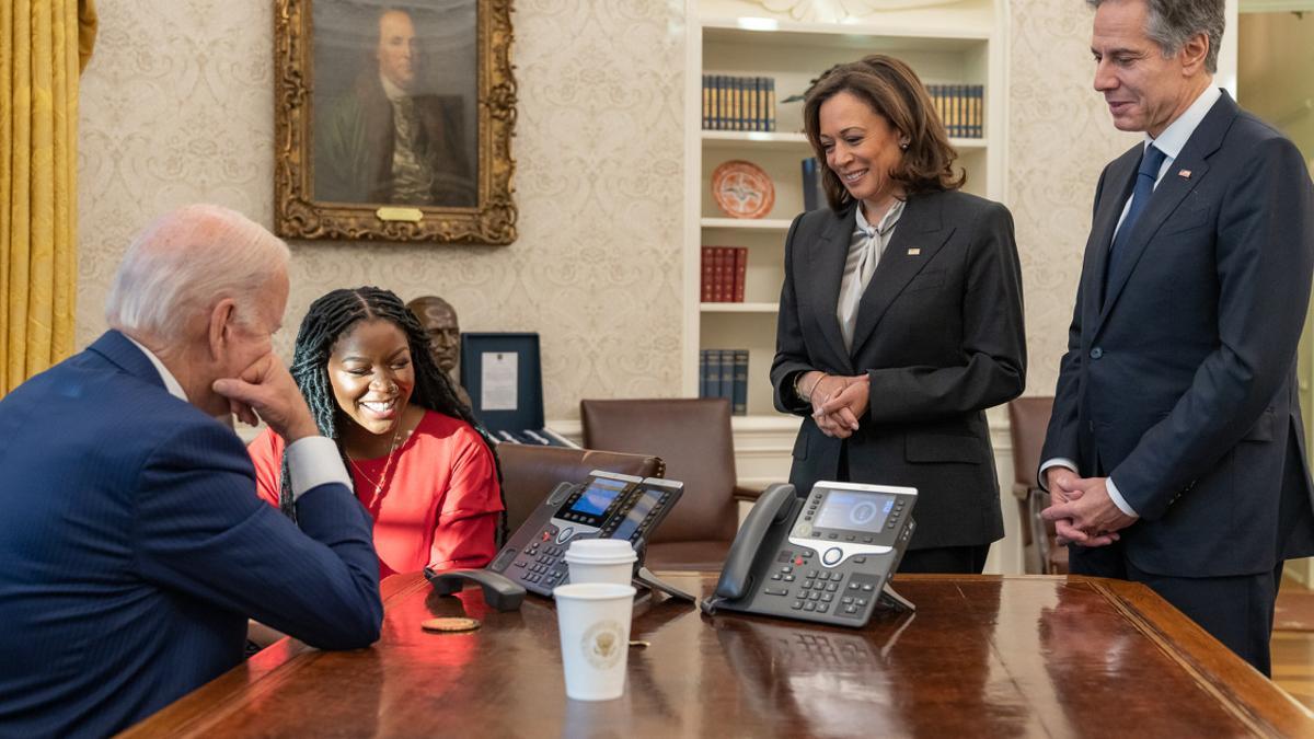 Joe Biden, junto a la pareja de Griner, contactando por teléfono con la jugadora ya &quot;a salvo&quot;