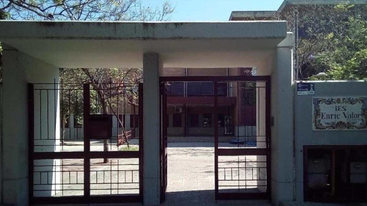 Un imagen de la entrada del IES Enric Valor en Picanya
