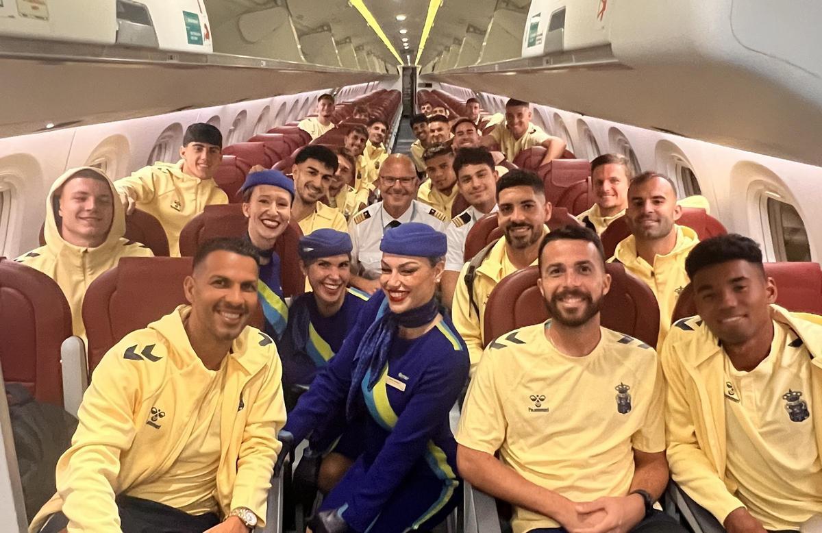 Foto del interior del Binter, que llevó al plantel a Valencia, para medirse al Castellón.