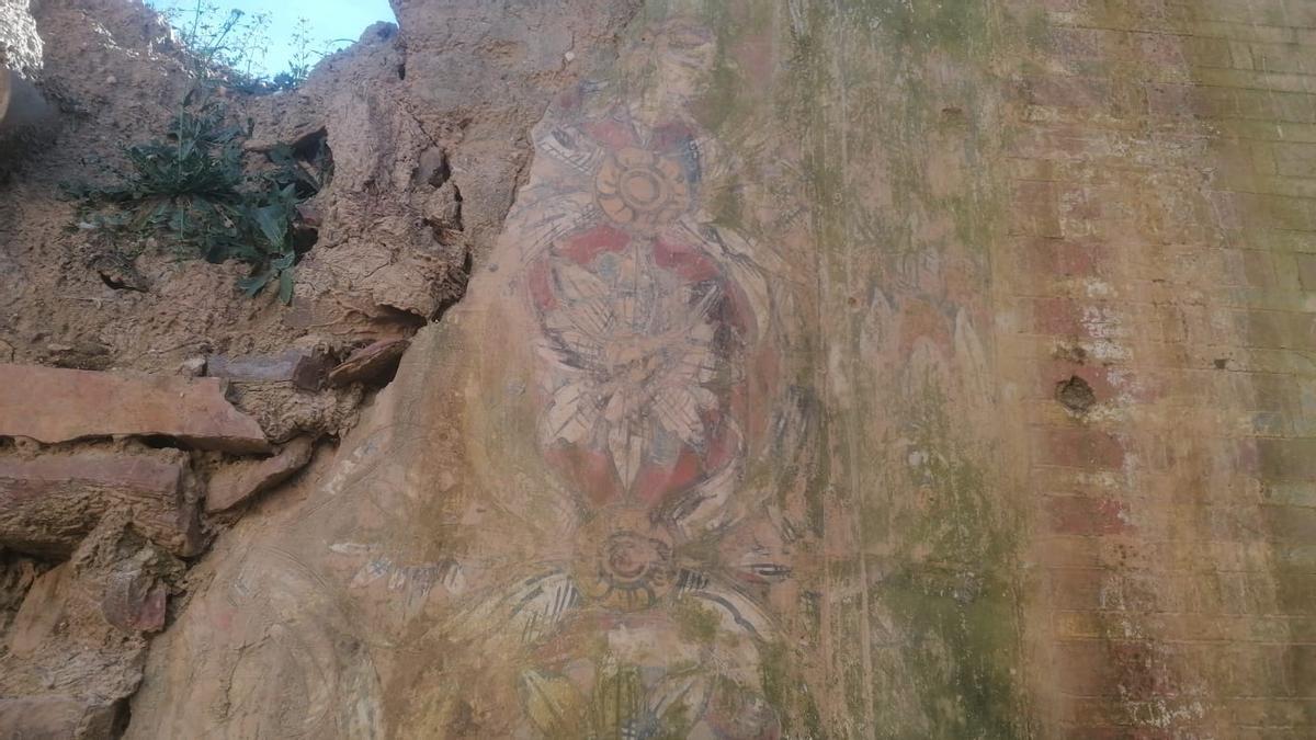 Otra imagen más detallada de los frescos de la parez del altar de la iglesia de las Santas Justa y Rufina.
