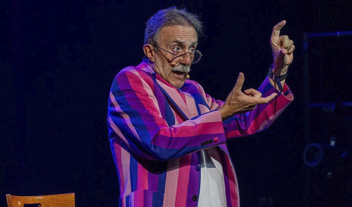 Santi Rodríguez en una imagen del espectáculo que presenta en el Festival Ingenio Cómico, ‘¿Nos damos un viaje?’. | LP/DLP