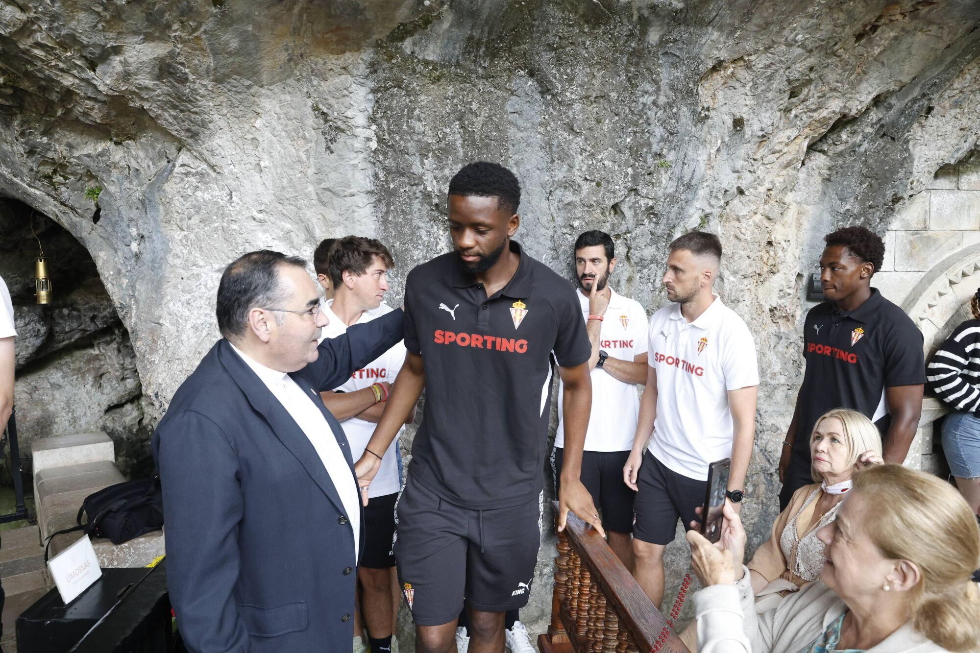 EN IMÁGENES: Visita del Sporting a La Santina en Covadonga