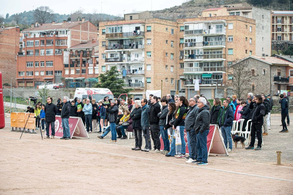 Imatges de la inauguració de la nova pista d'atletisme de Puig-reig