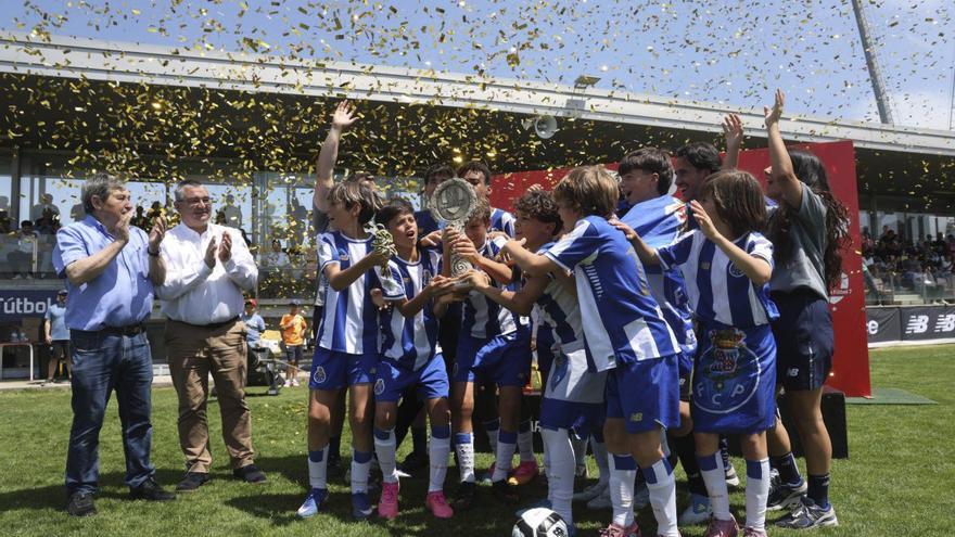El Porto revalida su corona en la meca del fútbol alevín mundial