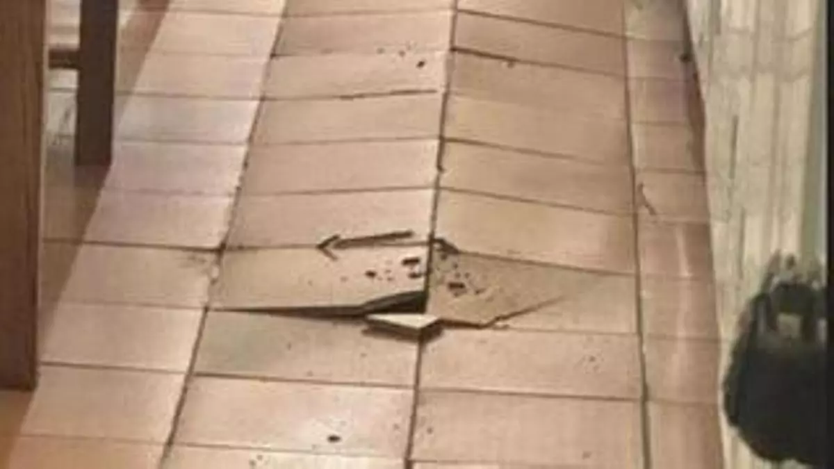 Misterio en los vestuarios de la Policía Local de Santa Cruz: el suelo se rompe tras un estruendoso ruido