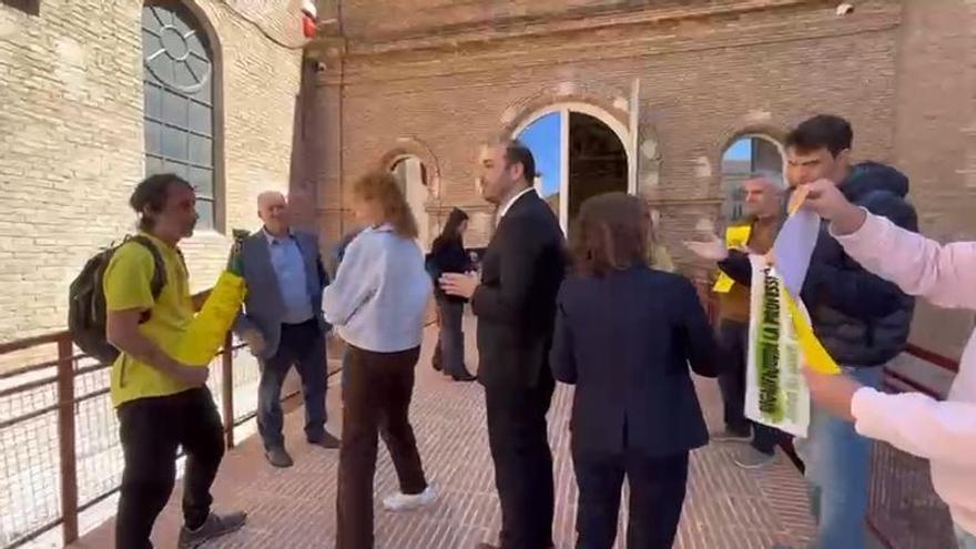 Escridassada al conseller Dalmau a Manresa