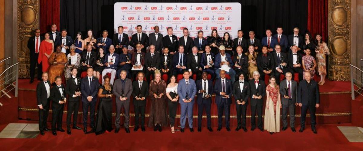 Foto de familia de los premiados