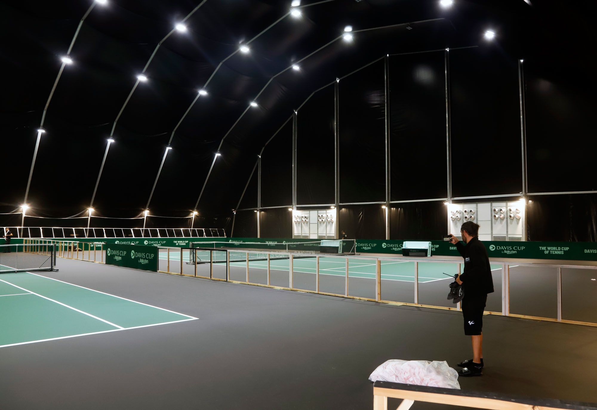 Preparativos para las Finales de la Copa Davis en el entorno del Carpena