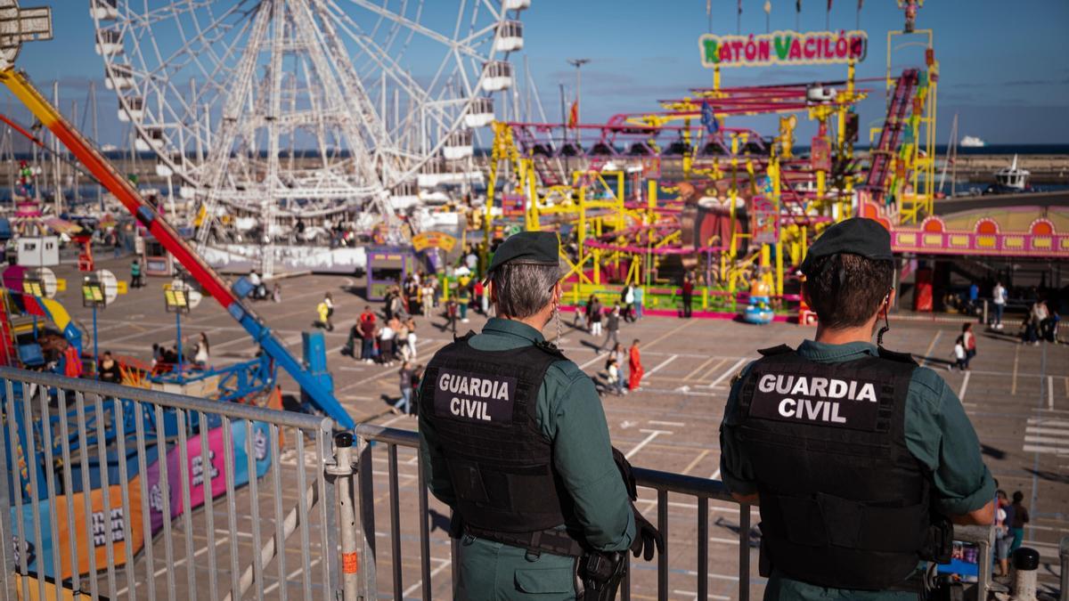 Guardias civiles en la feria del Carnaval de Santa Cruz de Tenerife