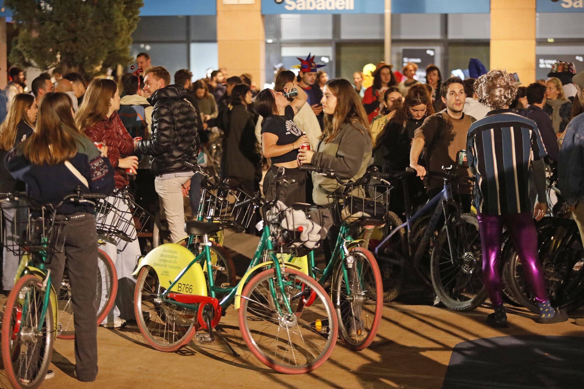 Girona. Plaça Josep Pla. Bicicrucis 2025.