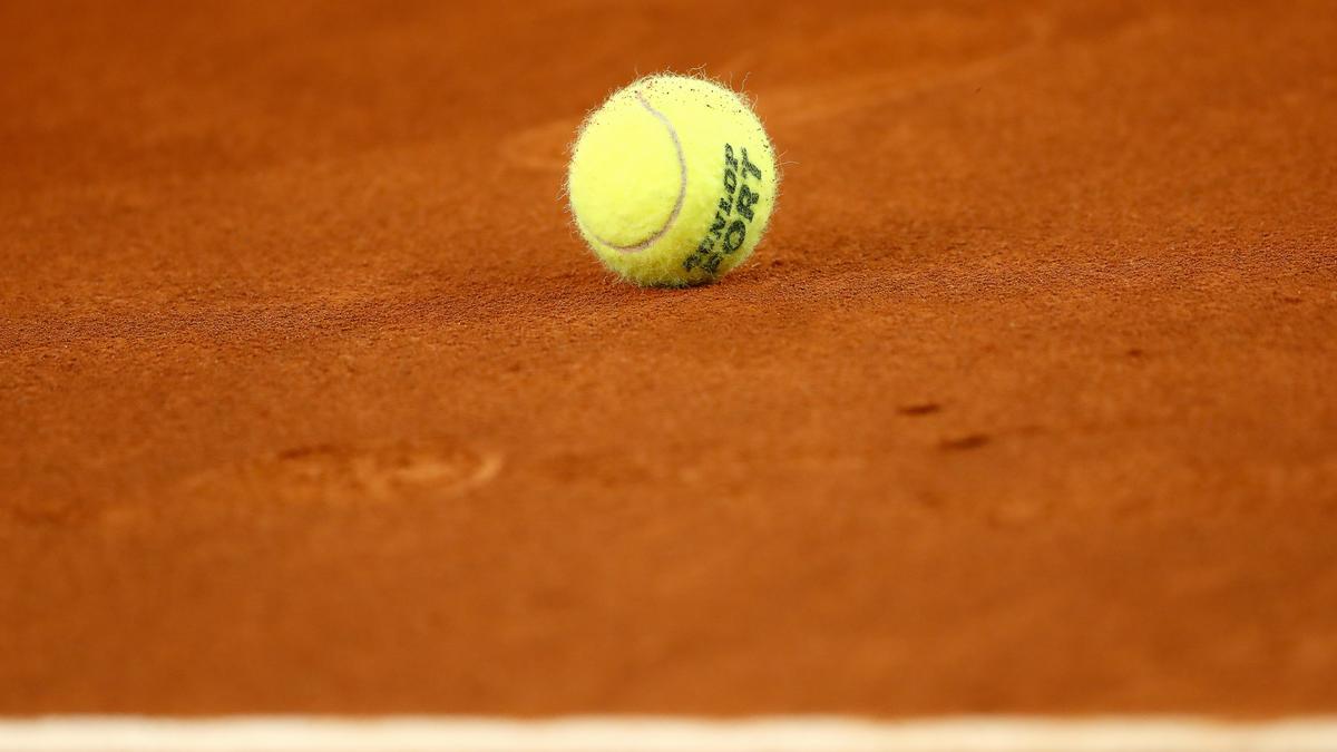 Una pelota de tenis.