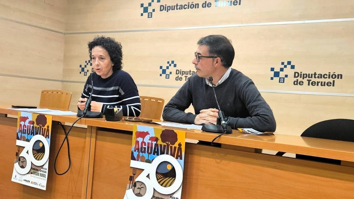 La diputada provincial Carmen Maorad y el alcalde de Aguaviva, Aitor Clemente