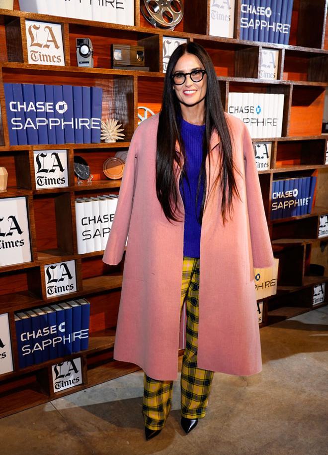 Demi Moore con look tricolor en el Festival de Sundance