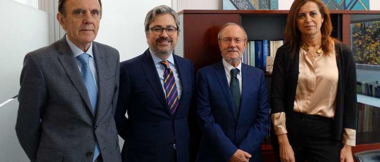 Desde la izq., el director financiero de Marsan, Manuel Somoza; el director adjunto de Operaciones de Cofides, Miguel Ángel Ladero; el presidente de Marsan, Luciano Martínez Covelo, y la directora adjunta de Comercial y Desarrollo de Negocio de Cofides, Ana Cebrián.  // FdV