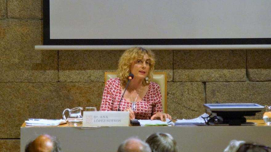Ana López-Suevos durante a conferencia impartida onte no Ateneo