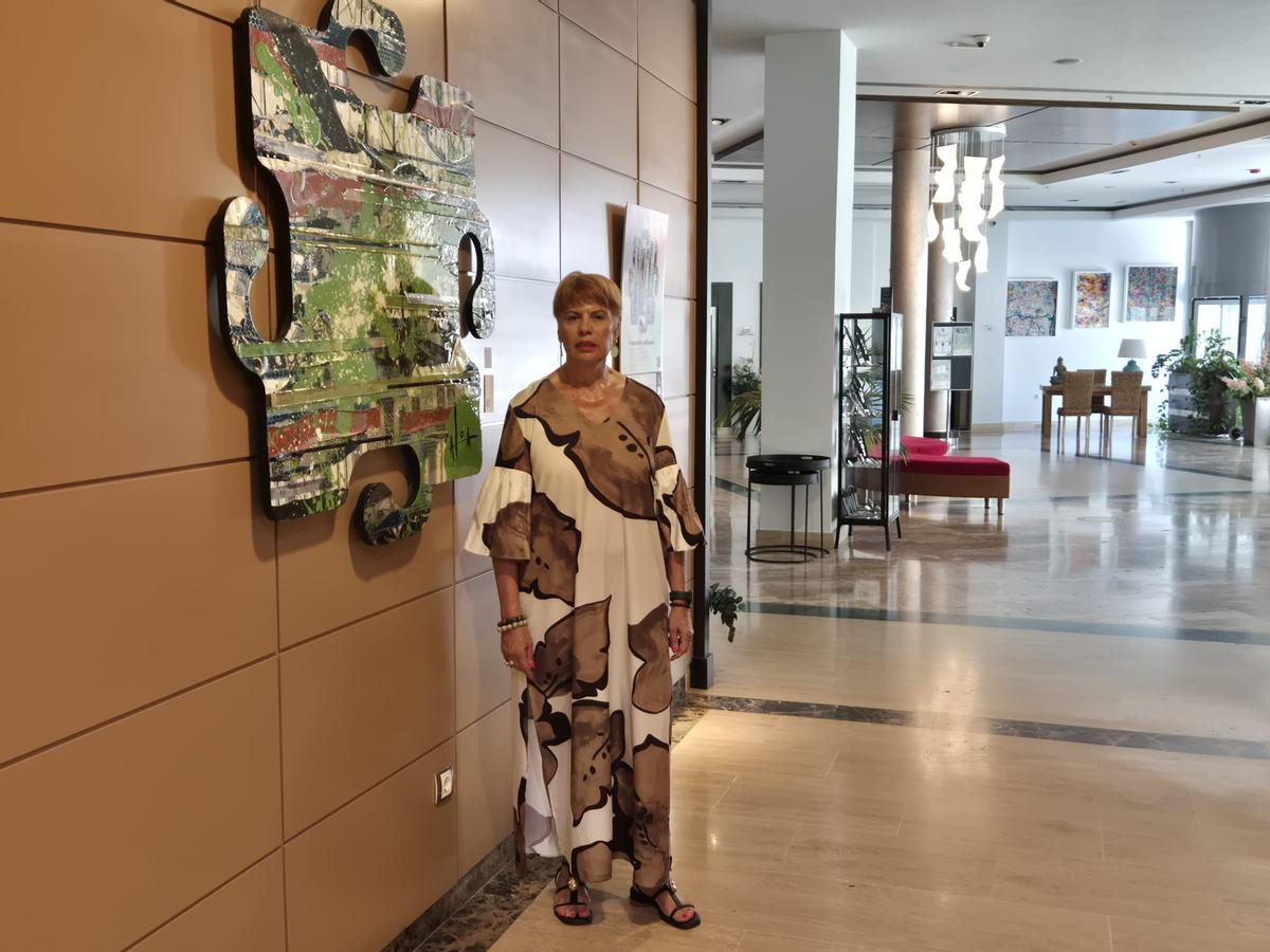 Acosta, en el lobby del hotel.