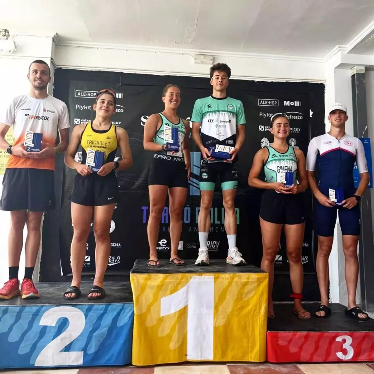 Amanda Moro y Pablo Martínez Sebastiá se adjudican el Triatló d'Oliva