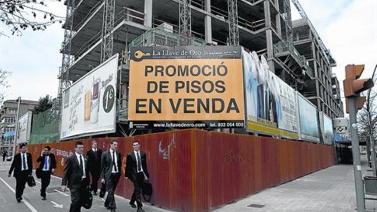 Promoción de viviendas en la calle Bac de Roda de Barcelona, el pasado enero.