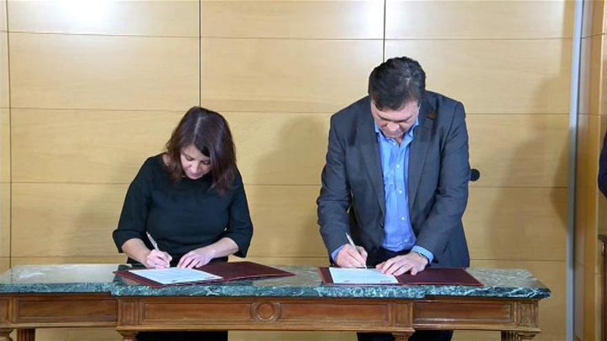 El PSOE firma el acuerdo para la investidura de Sánchez con Nueva Canaria, Compromís y Teruel Existe