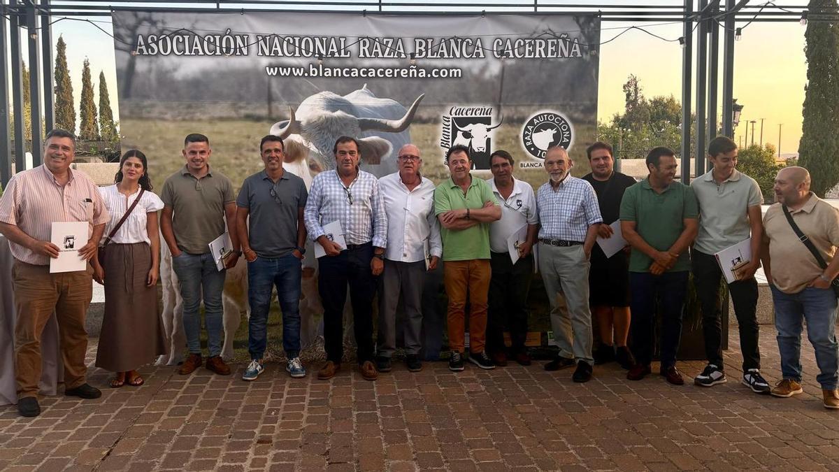 Ponentes de la jornada ,junta directiva de ANBLACA y socios.