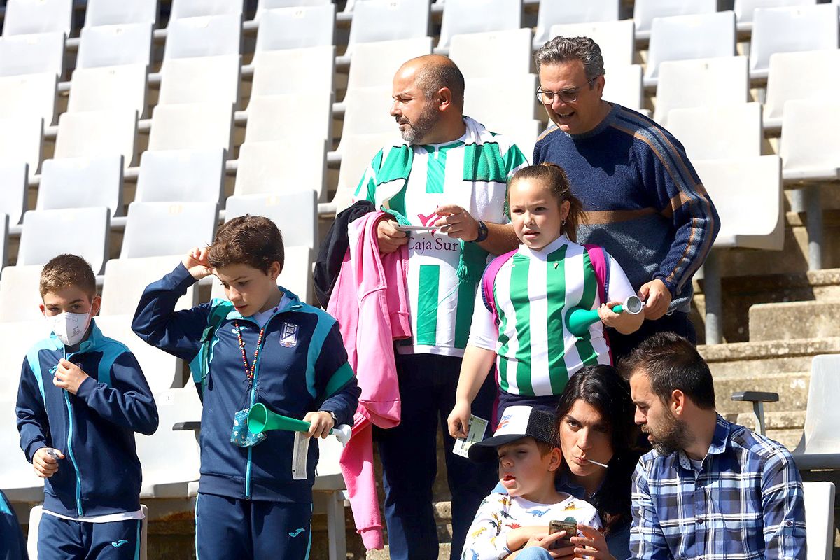 Córdoba CF - Las Palmas Atlético: Las imágenes de la afición en el Arcángel
