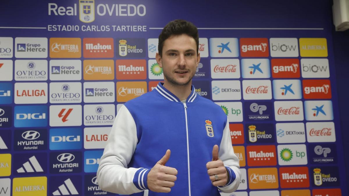 Borja Sánchez, en la presentación oficial tras su regreso al Real Oviedo.