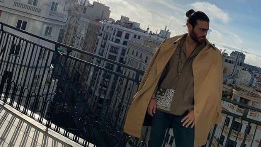 Can Yaman desata la locura en Madrid y se disculpa ante sus fans: &quot;La policía lo pasó muy mal, siento la interrupción&quot;