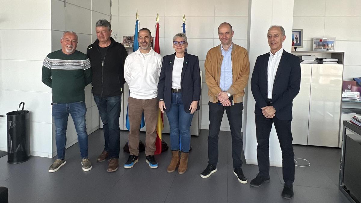 Por la izquierda, José Luis Lastra, Valentín Moro, Ángel García "Cepi", Concepción Saavedra, Pablo García y Chus Abad.