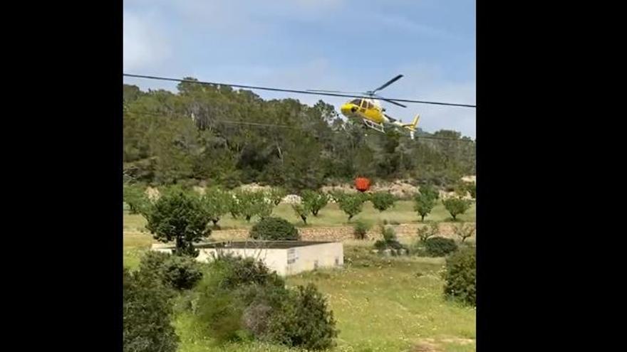 Los bomberos sofocan un incendio en el norte de Ibiza