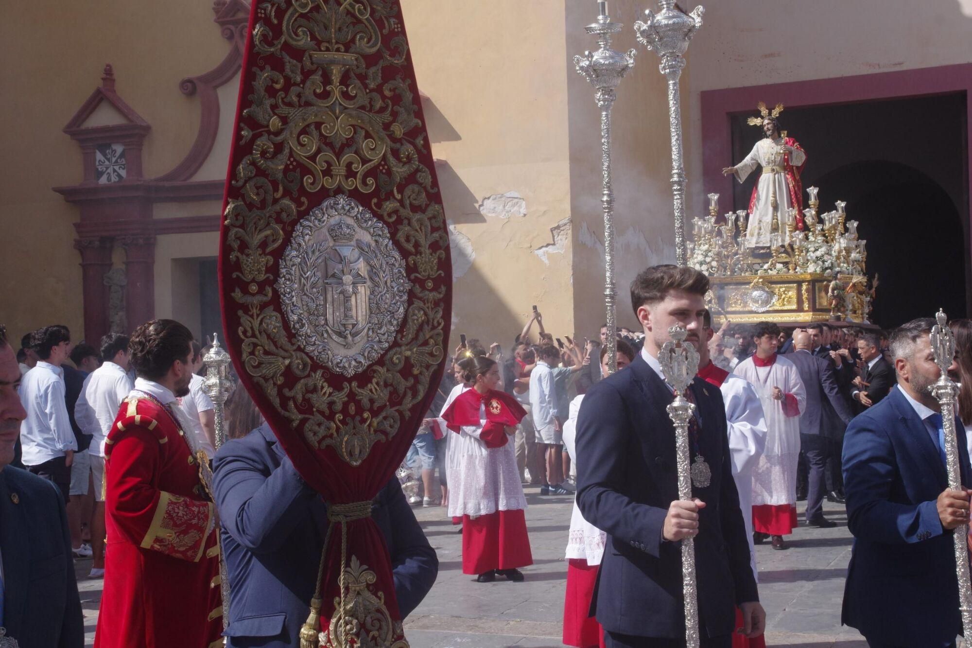 Traslado del Señor de la Cena para presidir el altar del Corpus de Málaga que monta la cofradía