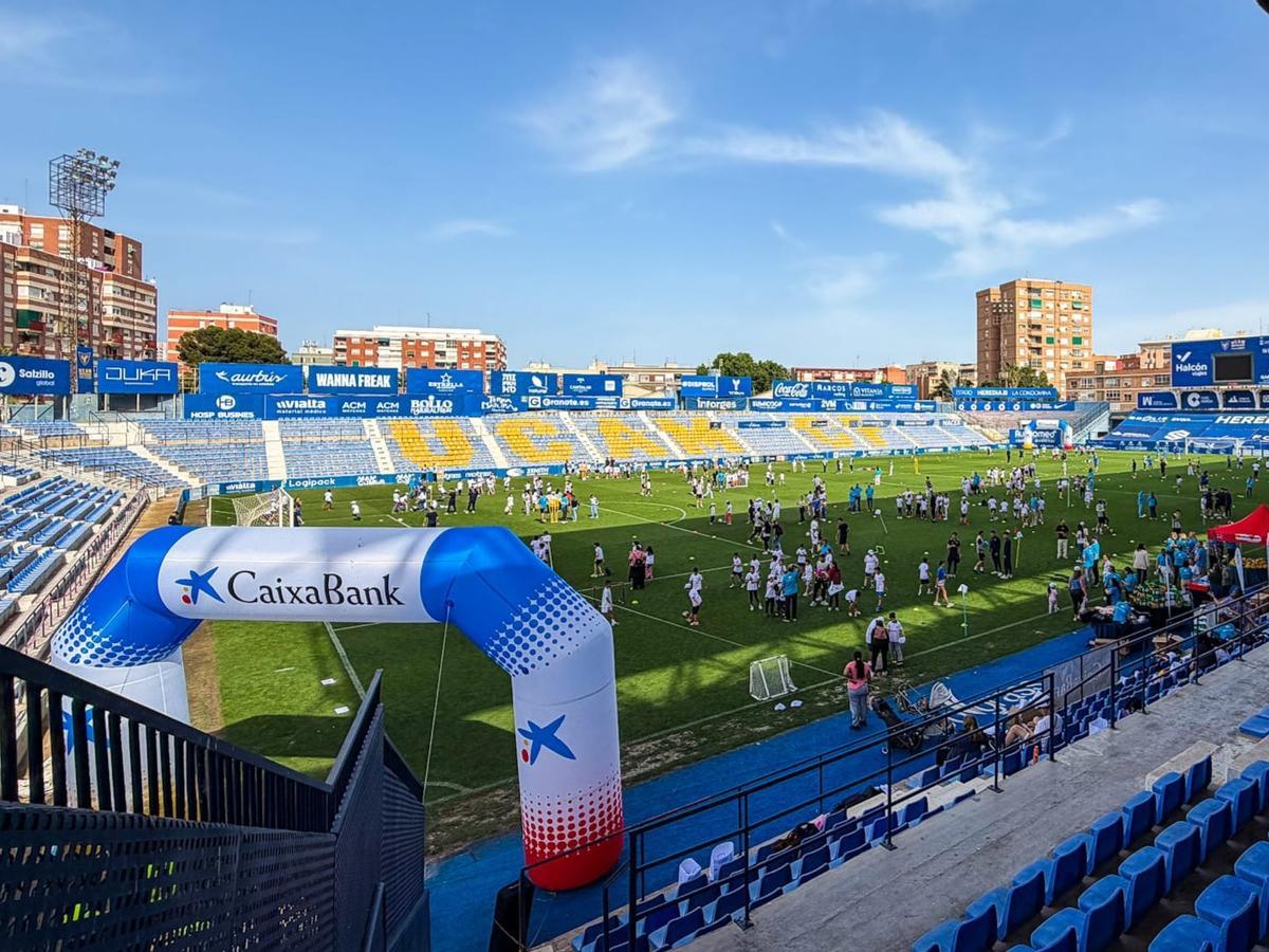 El estadio La Condomina, repleto de niñas y niños por la actividad Unidos por el Balón
