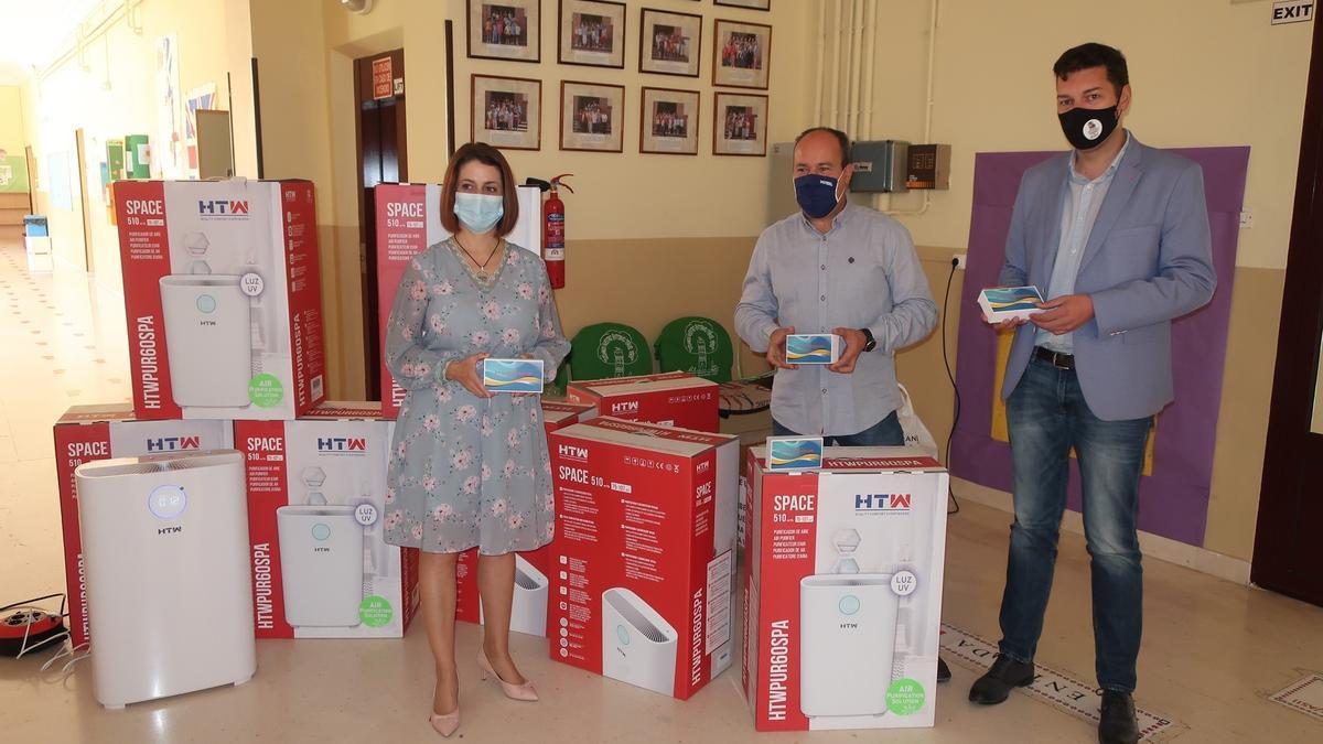 Acto de entrega de los filtros al Colegio Ensanche