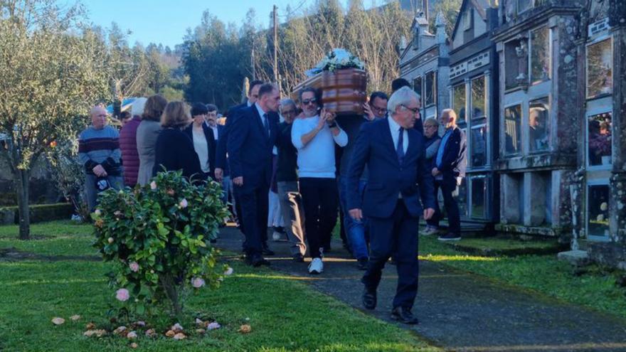 Funeral de Mónica, ayer por la tarde en Batalláns.