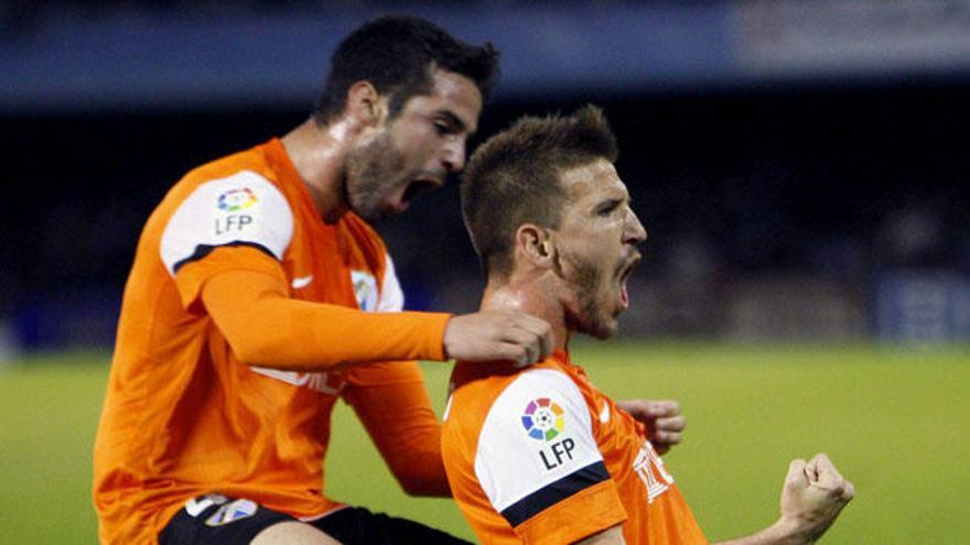 Camacho celebra uno de sus dos tantos ante el Celta.