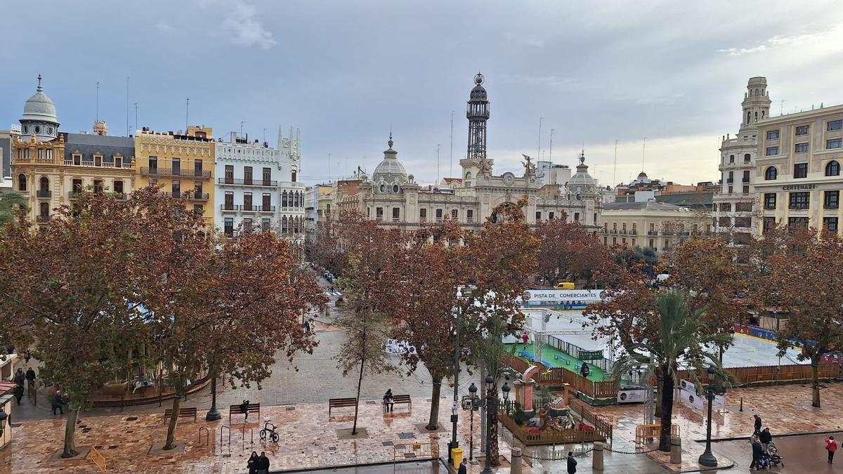 Aspecto de la plaza del Ayuntamiento la mañana del lunes 15