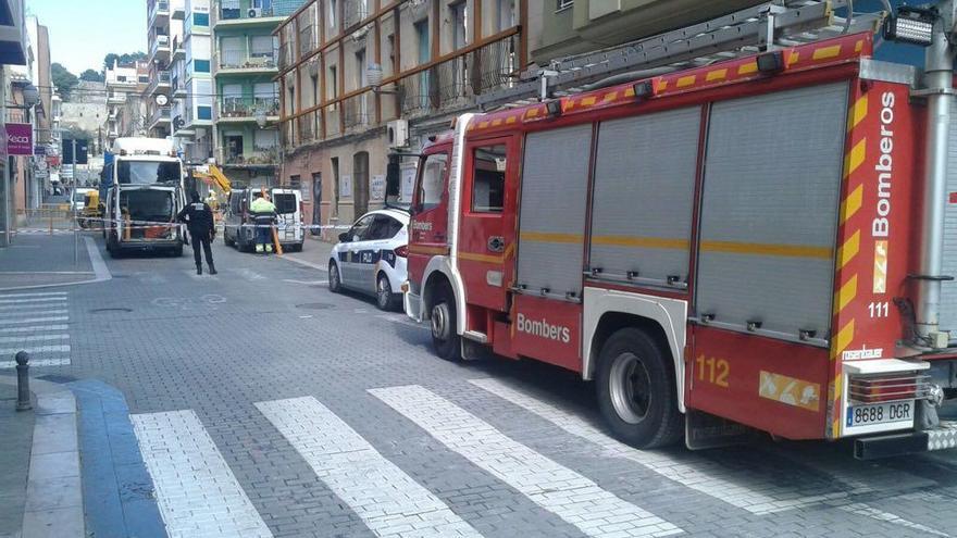 Un escape de gas obliga a cerrar una calle en pleno centro urbano de Dénia