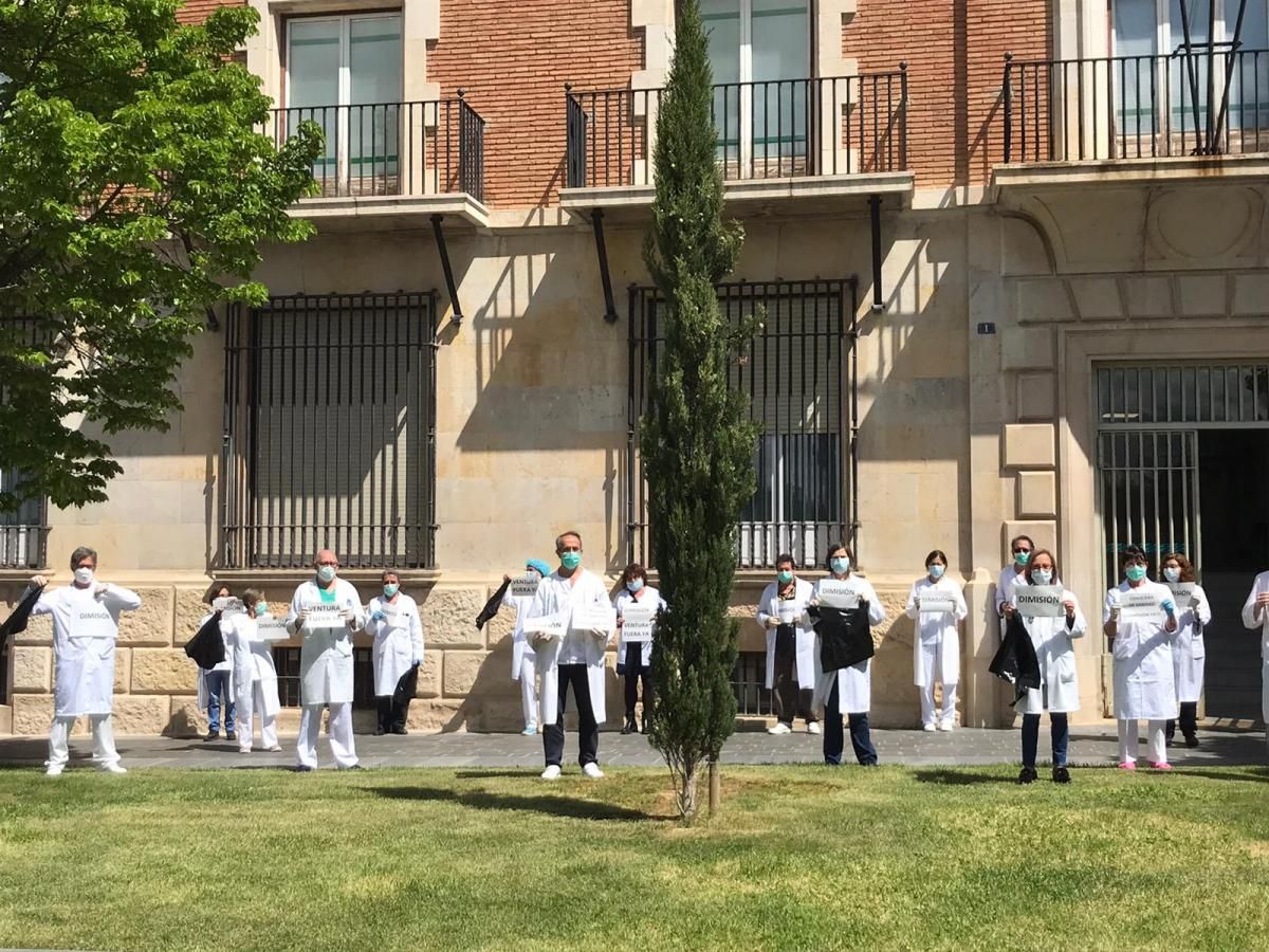Sanitarios de Aragón piden la dimisión de la consejera de Sanidad, Pilar Ventura